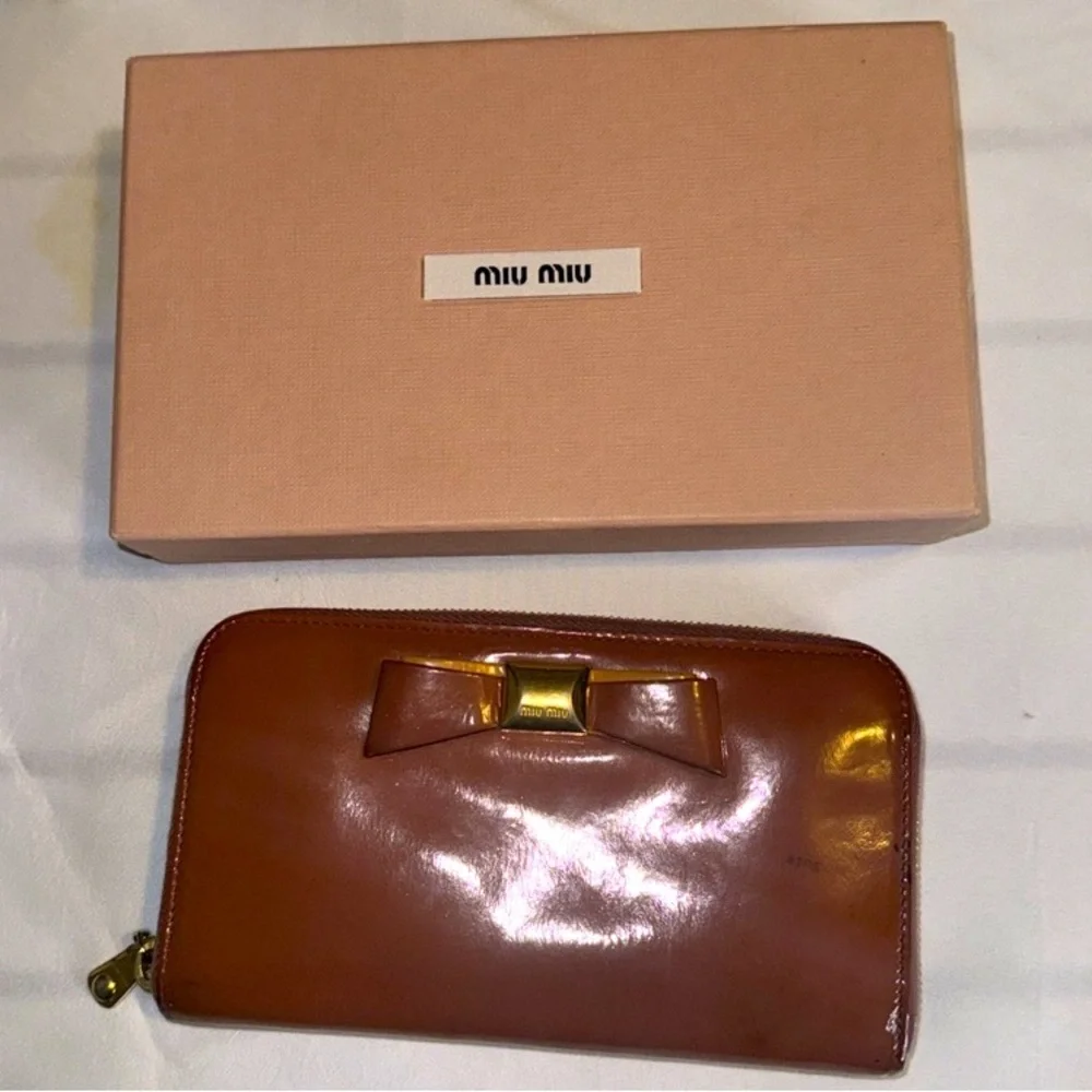 MIU MIU Tanish-Mauve Enamel Leather Long Wallet w/Box & Tissue. Authentic, EUC